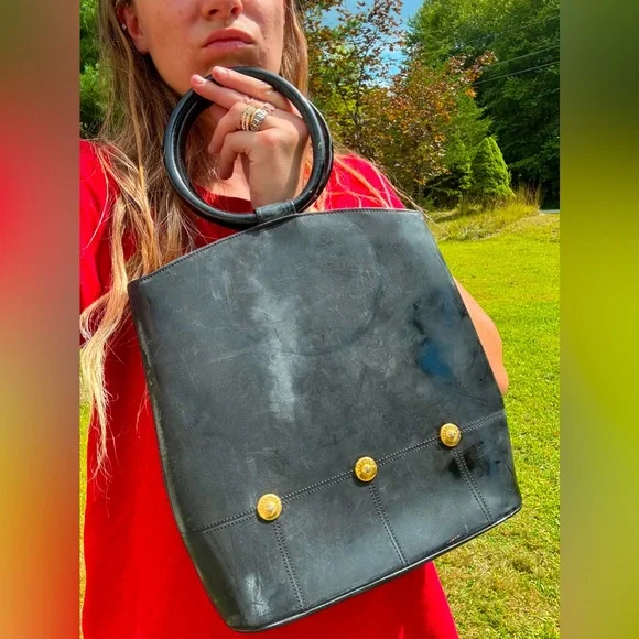 Black Leather Circle-Handle Women’s Bag - Picture 3 of 13